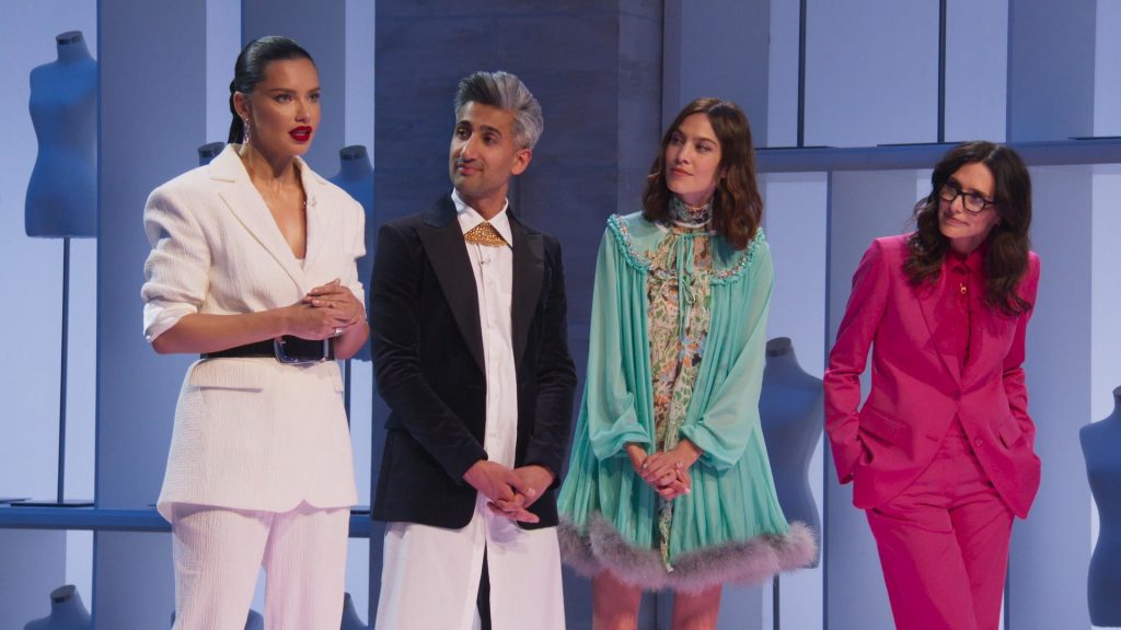 Imagem mostra os jurados Adriana Lima, Tan France, Alexa Chung e Elizabeth Stewart